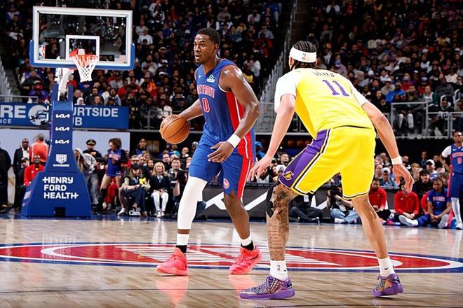 底特律活塞力克湖人登顶东部 杜伦两双助球队豪