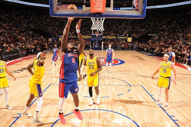 底特律活塞力克湖人登顶东部 杜伦两双助球队豪