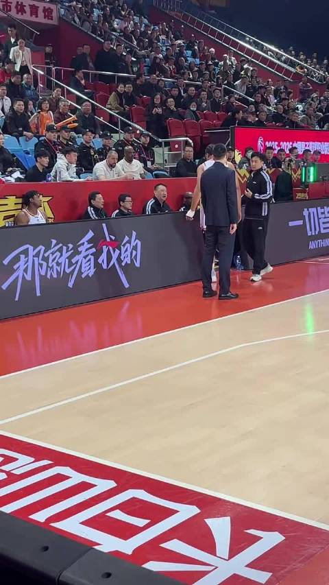 广东力克江苏主帅呼吁球迷支持球员 麦基神操作