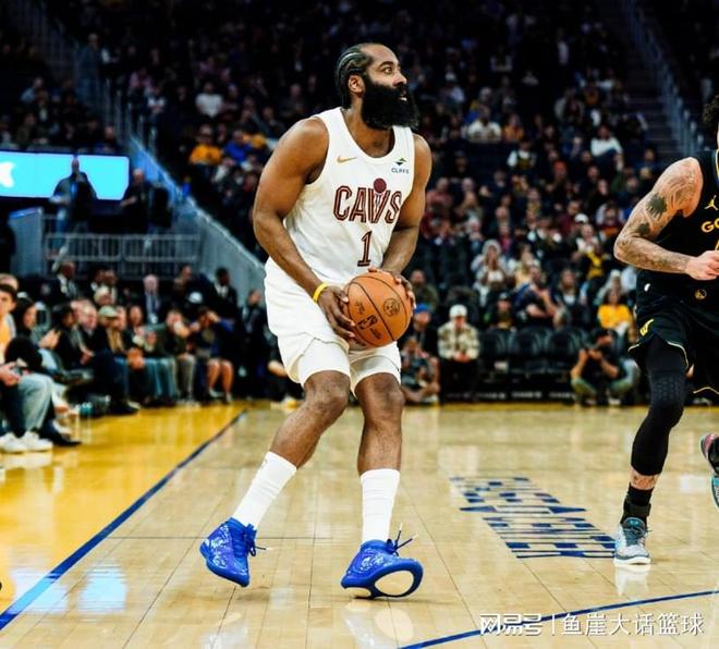 勇士背靠背作战难阻骑士险胜，库里状态回暖引