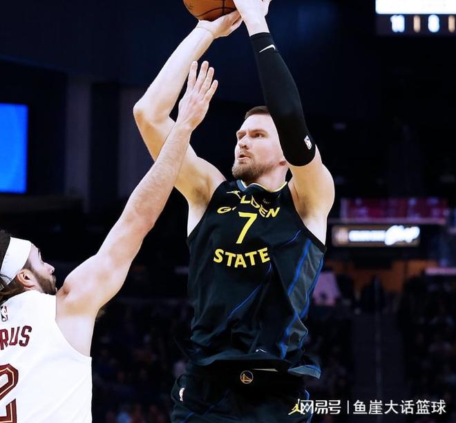 勇士背靠背作战难阻骑士险胜，库里状态回暖引