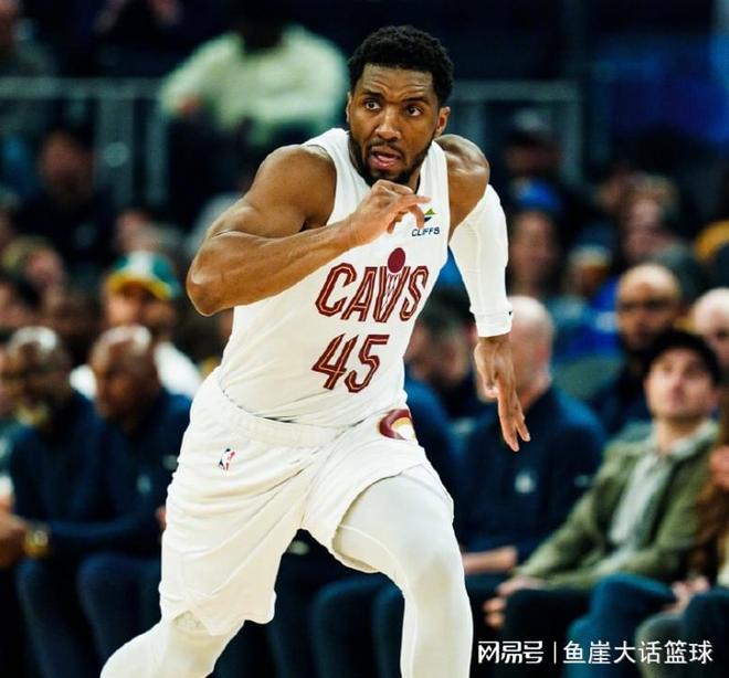 勇士背靠背作战难阻骑士险胜，库里状态回暖引