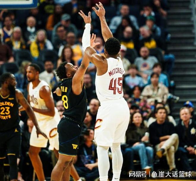 勇士背靠背作战难阻骑士险胜，库里状态回暖引