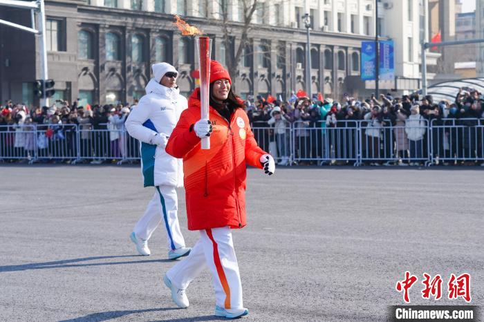 让世界看见这样的哈尔滨：亚冬会火炬传递在中
