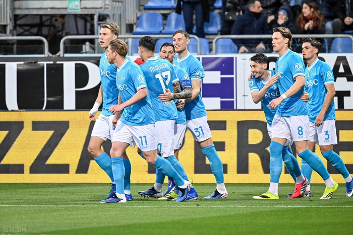 那不勒斯客场力克卡利亚里 4连胜登顶积分榜