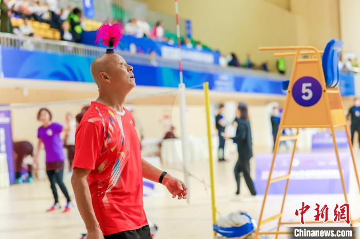 首届“旋羽杯”成都毽球邀请赛开赛 川渝选手展